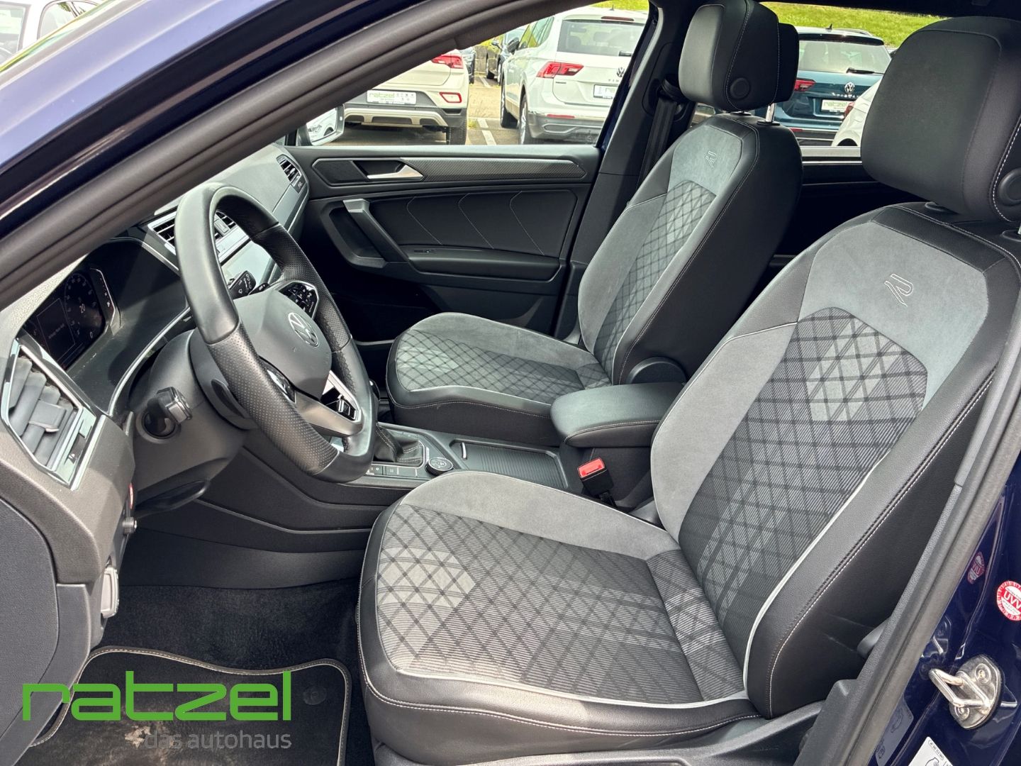 Fahrzeugabbildung Volkswagen Tiguan Allspace 4Motion R-Line DSG HUD Pano RFK