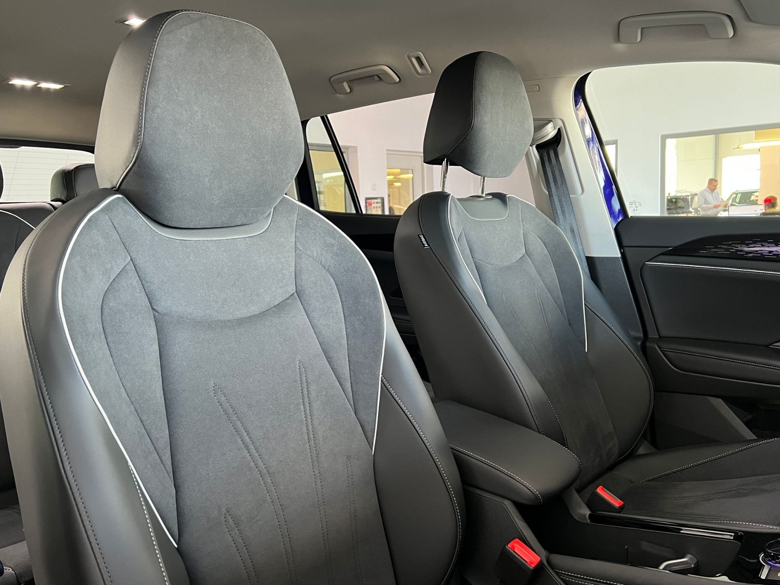 Fahrzeugabbildung Volkswagen Tayron Elegance 1.5 eTSI DSG *AHK, LED, 7-Sitze,