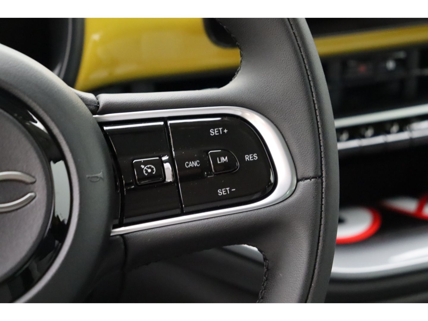 Fahrzeugabbildung Fiat 500 1.0 FireFly Hybrid Torino Sitzheizung