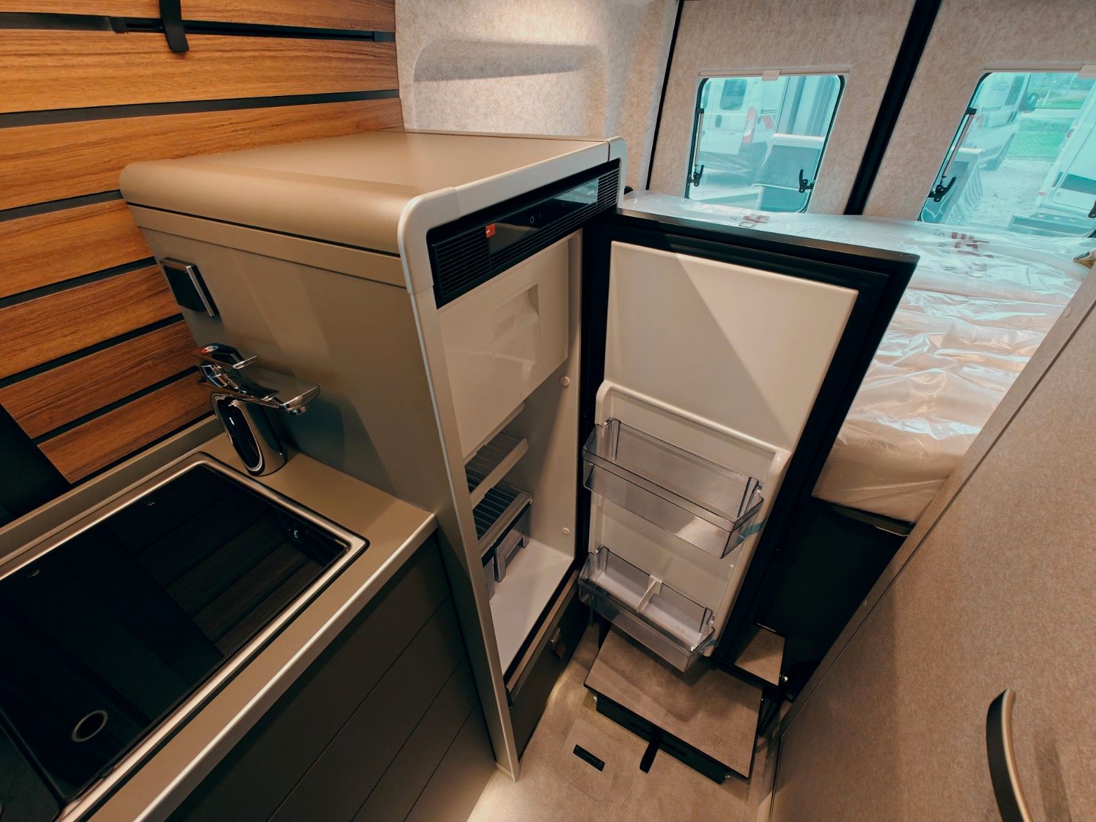 Fahrzeugabbildung HYMER / ERIBA / HYMERCAR GRAND CANYON S 4x4 MB 600 2025 - SCHLAFDACH