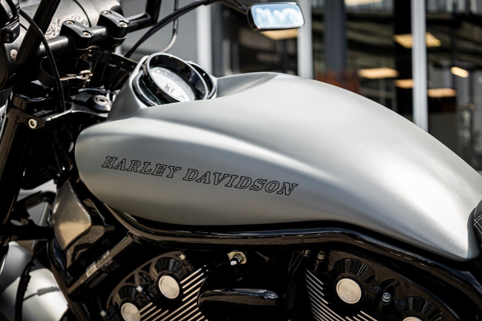 Fahrzeugabbildung Harley-Davidson VRSCDX Night Rod Special - Remus - Mini Ape