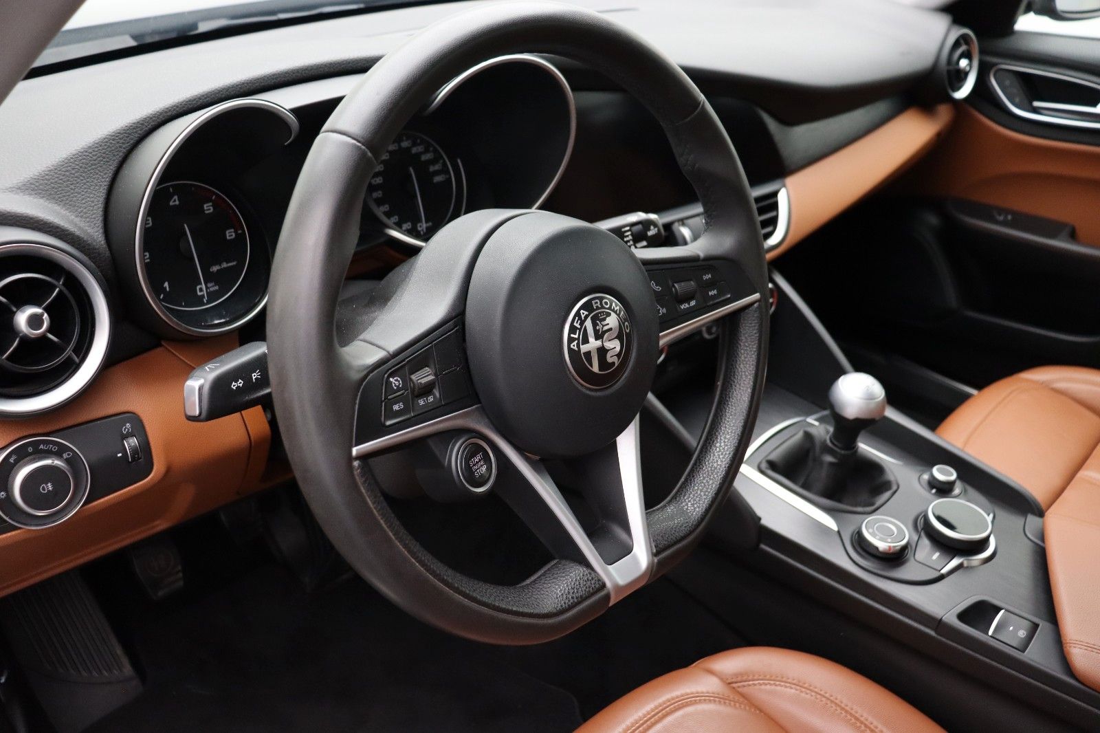 Fahrzeugabbildung Alfa Romeo Giulia 2.2 Super