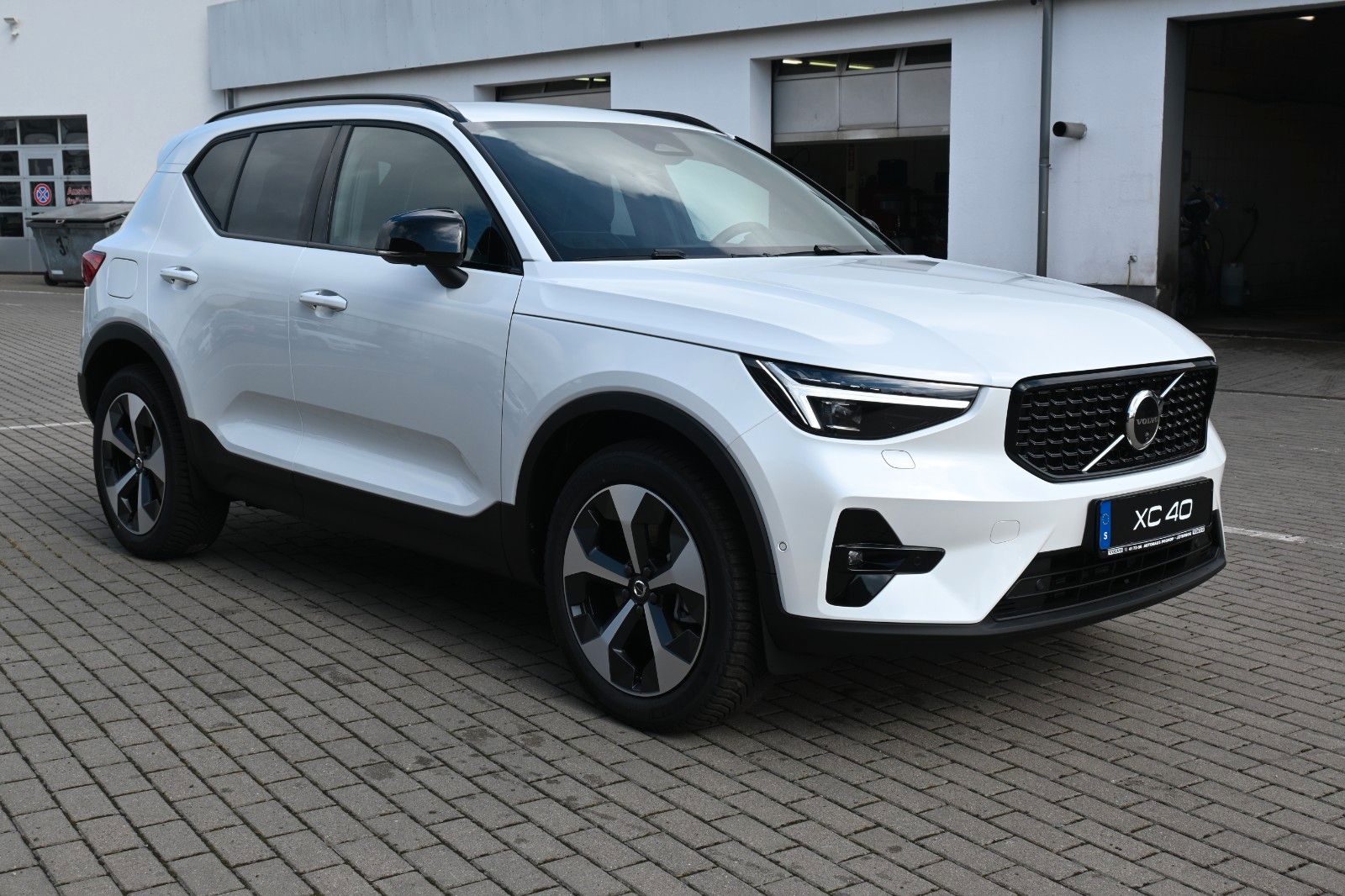 Fahrzeugabbildung Volvo XC40 B4 DKG Plus Dark*FSHZG*360°*ACC*Allwetter
