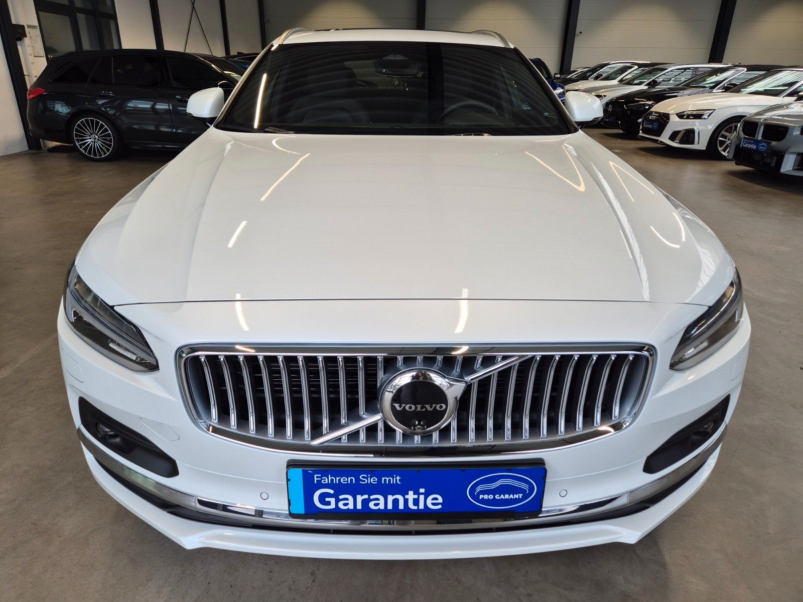 Volvo V90 2.0 d ULTIMATE BRIGHT LEDER PANO STANDHZ AHK foto 3