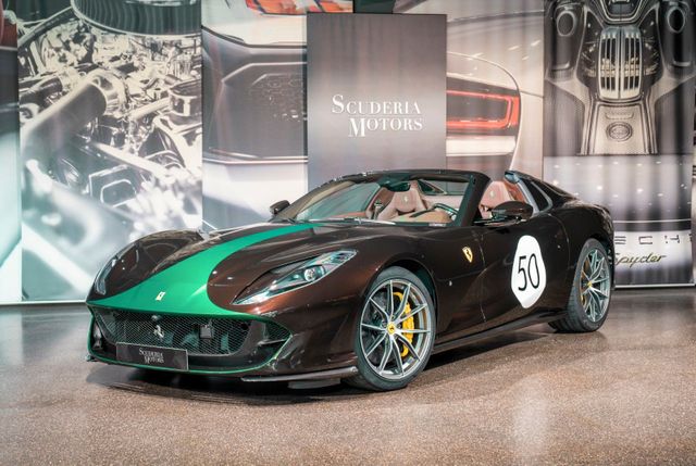 FERRARI 812