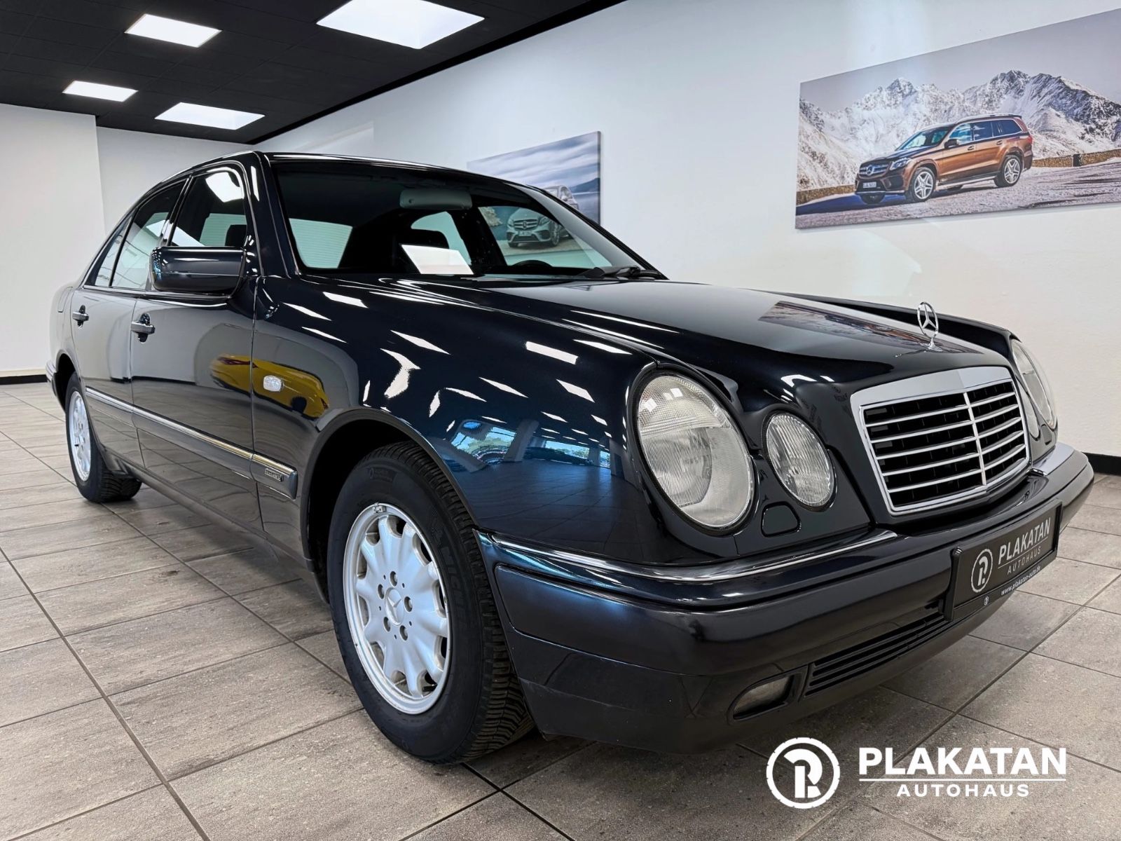 Fahrzeugabbildung Mercedes-Benz E 240 Xenon Automatik Klima V6 MB-Service