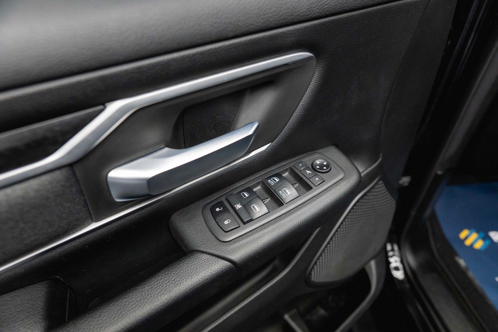 Fahrzeugabbildung Dodge RAM 5.7 V8 HEMI 4x4 BLACK Limited Longbed 19%