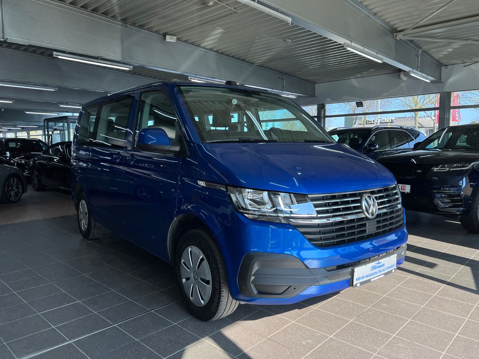Volkswagen T6.1 2.0 TDI Caravelle Comfortline SH+AHK+LS+8S imagem 2