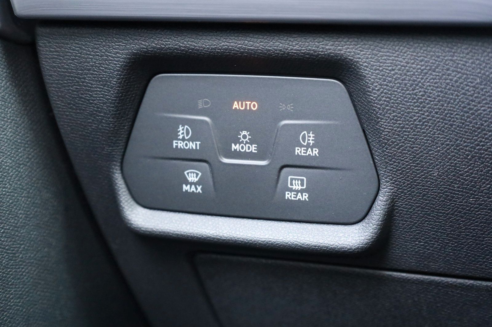 Fahrzeugabbildung SEAT Leon FR 1,5 TSI *LED*SHZ*PDC