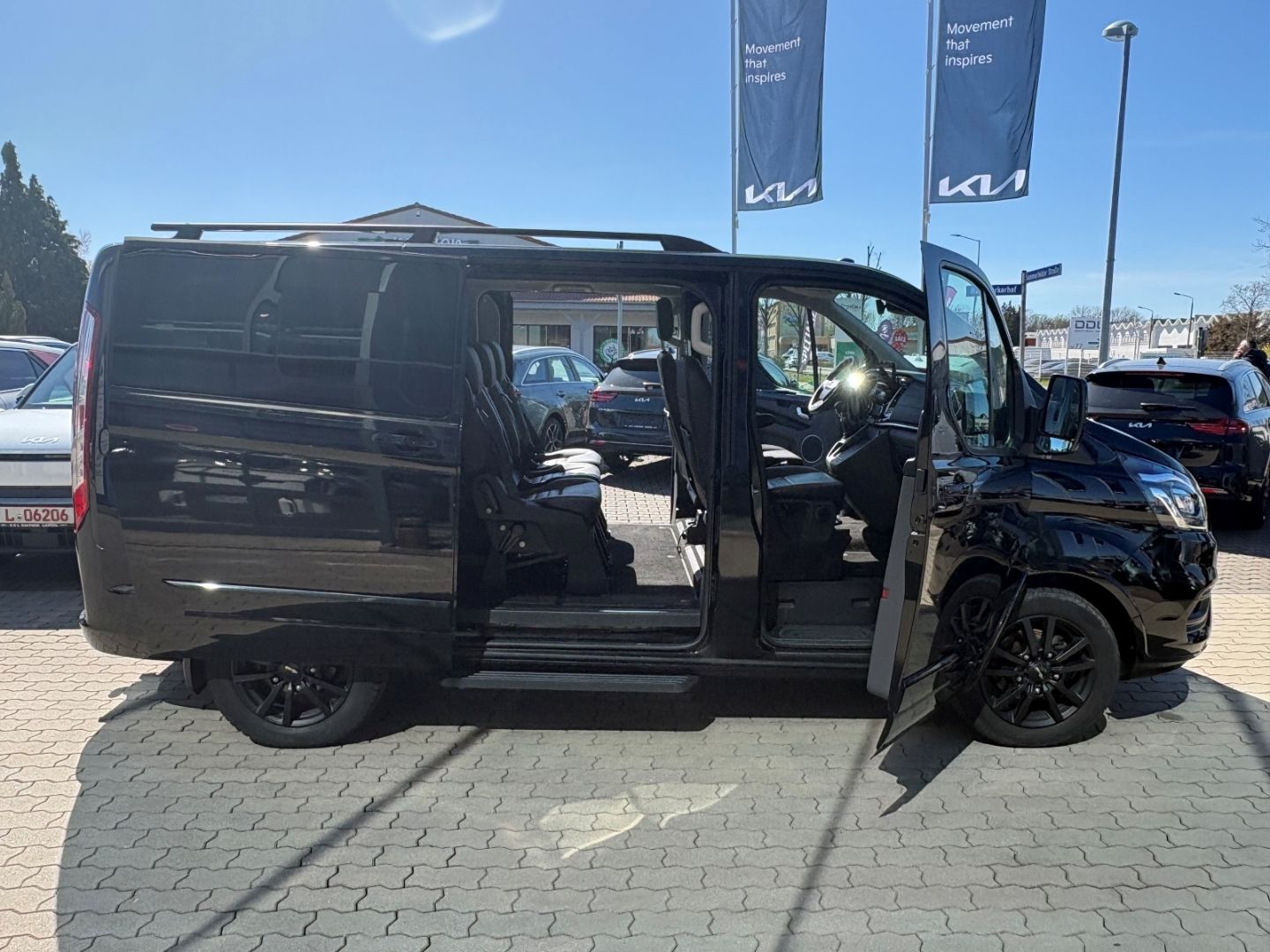 Fahrzeugabbildung Ford Tourneo Custom Kombi 320 L1 Titanium X AHK Behei