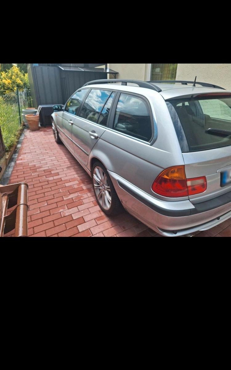 BMW 320 2004 — вигляд ззаду