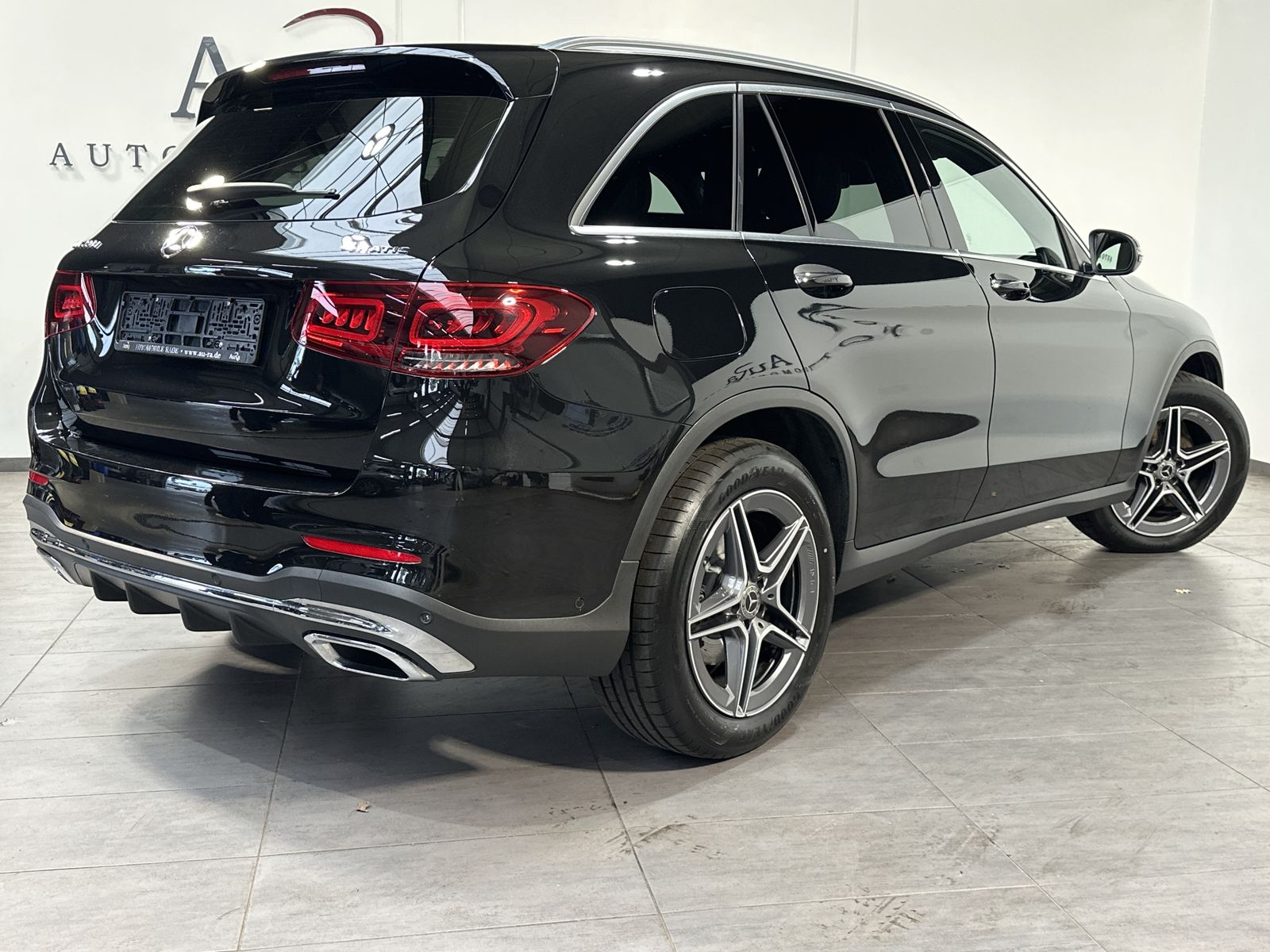 Fahrzeugabbildung Mercedes-Benz GLC 220d 4Matic AMG-Line NAV+LED+SZANDHEIZUNG+PP