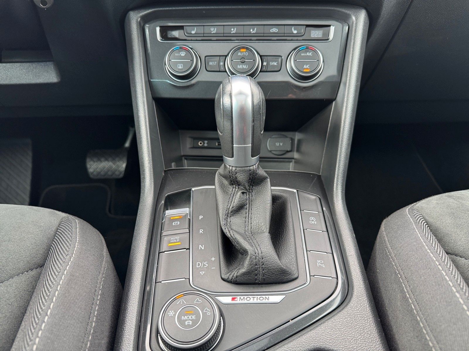Fahrzeugabbildung Volkswagen Tiguan Highline 2.0 TSI 4Motion