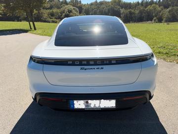 صورة 4 لـ 2020 Porsche TAYCAN
