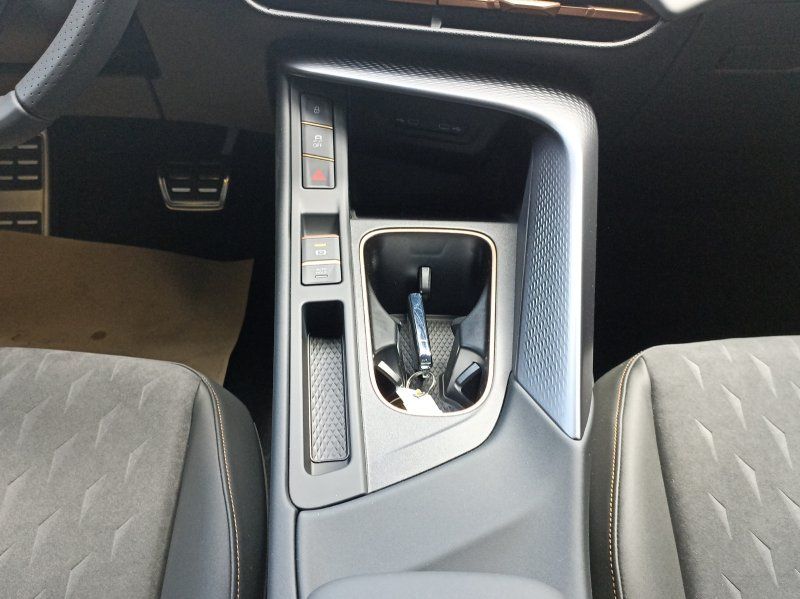 Fahrzeugabbildung CUPRA Terramar 1.5 e-Hybrid DSG 150 KW