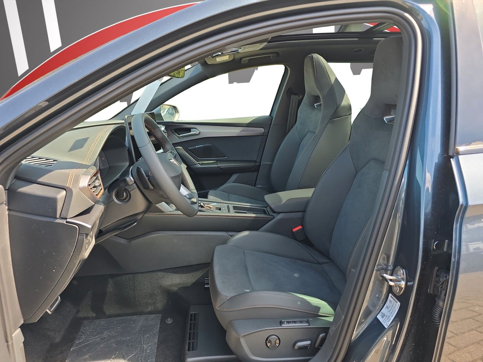 Fahrzeugabbildung CUPRA Leon Sportstourer 1.5 eTSI DSG MATRIX/AHK/Senn