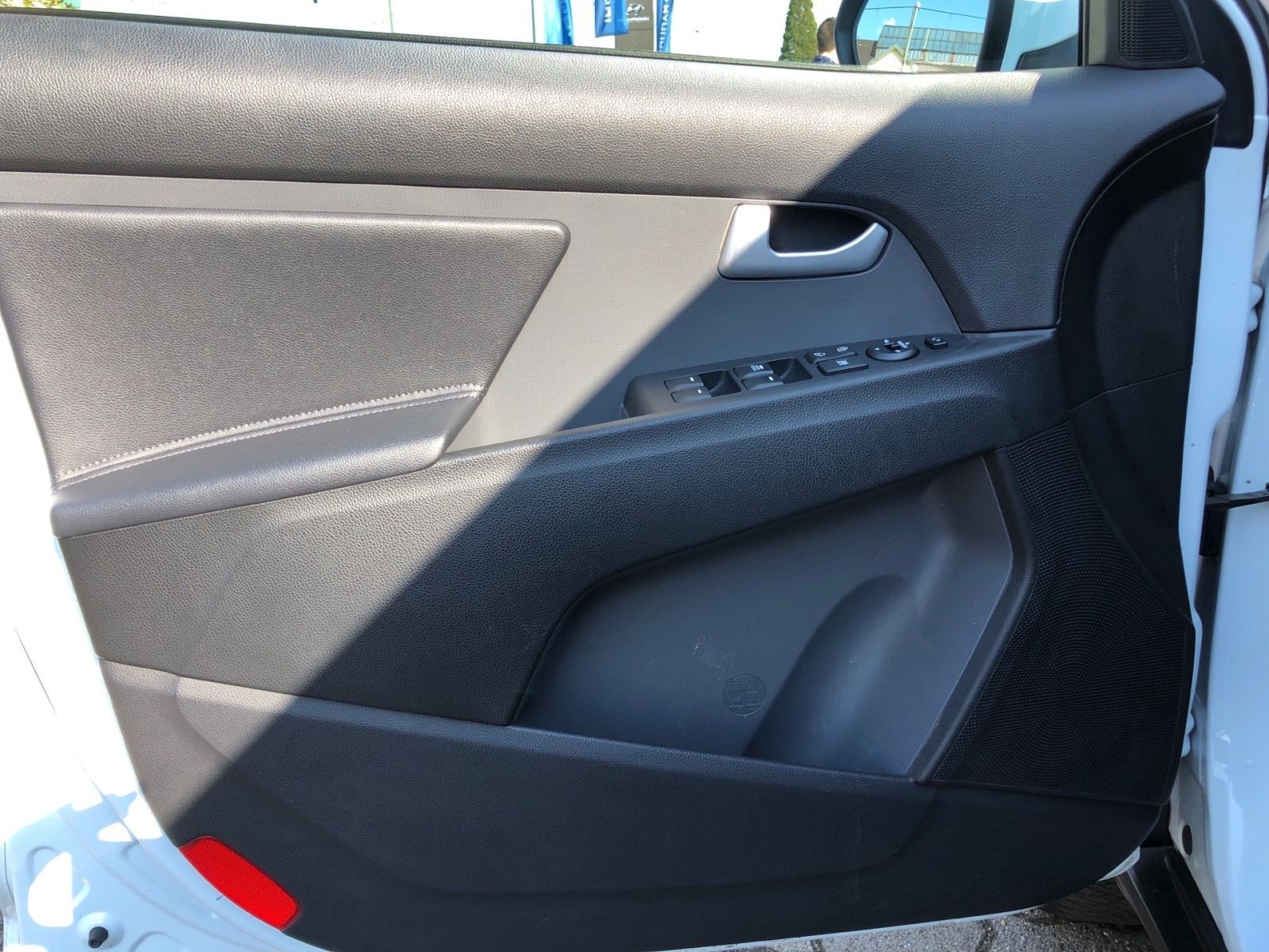 Fahrzeugabbildung Kia Sportage 1.6 GDI Dream Team Navi Leder