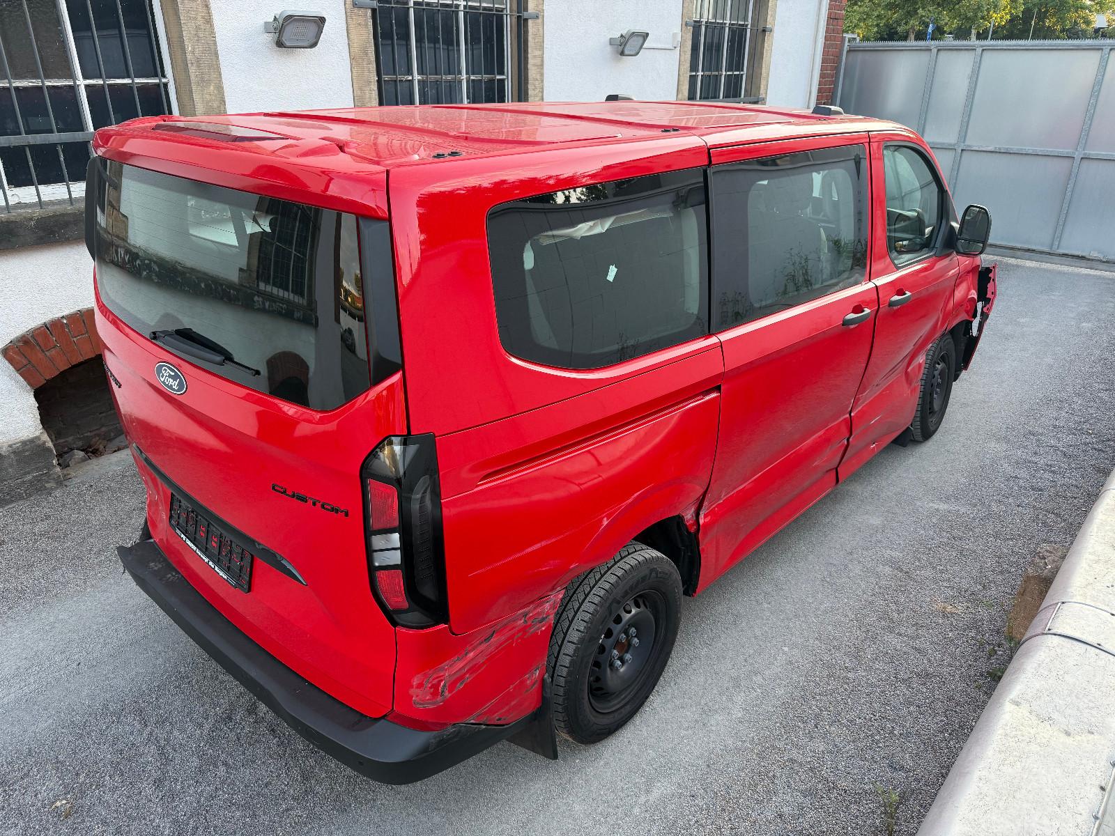 Ford Transit Custom Kombi NEUES MODELL  /  LED