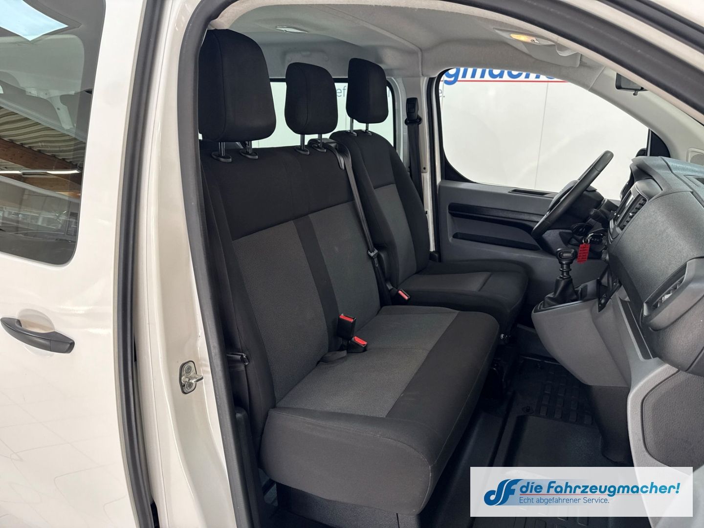 Fahrzeugabbildung Opel Vivaro Kombi L 1.5 D EU6d-T Apple CarPlay Androi