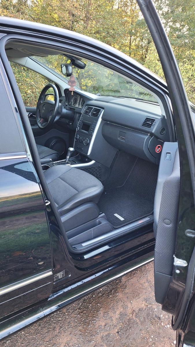 Mercedes-Benz B200 2011 — photo 7