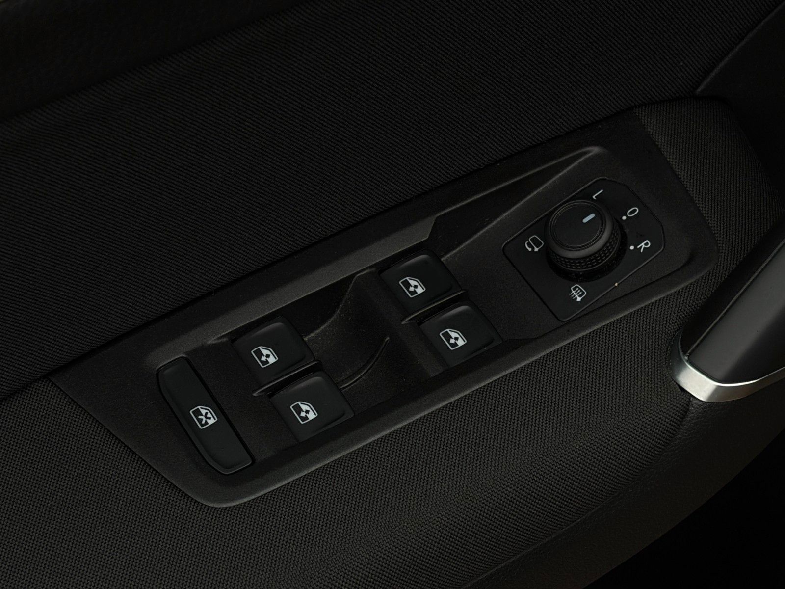 Fahrzeugabbildung Volkswagen Touran 1.5 TSI DSG Active Kamera ACC LED LHZ SHZ