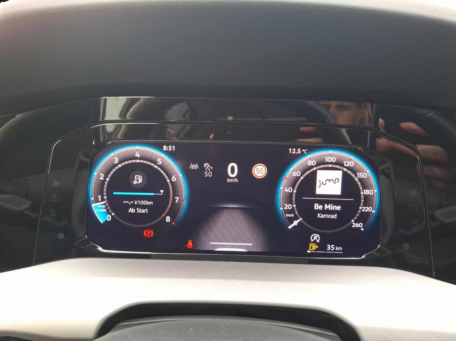 Fahrzeugabbildung Volkswagen Golf VIII Variant TSI Life STH LED Navi ACC HUD