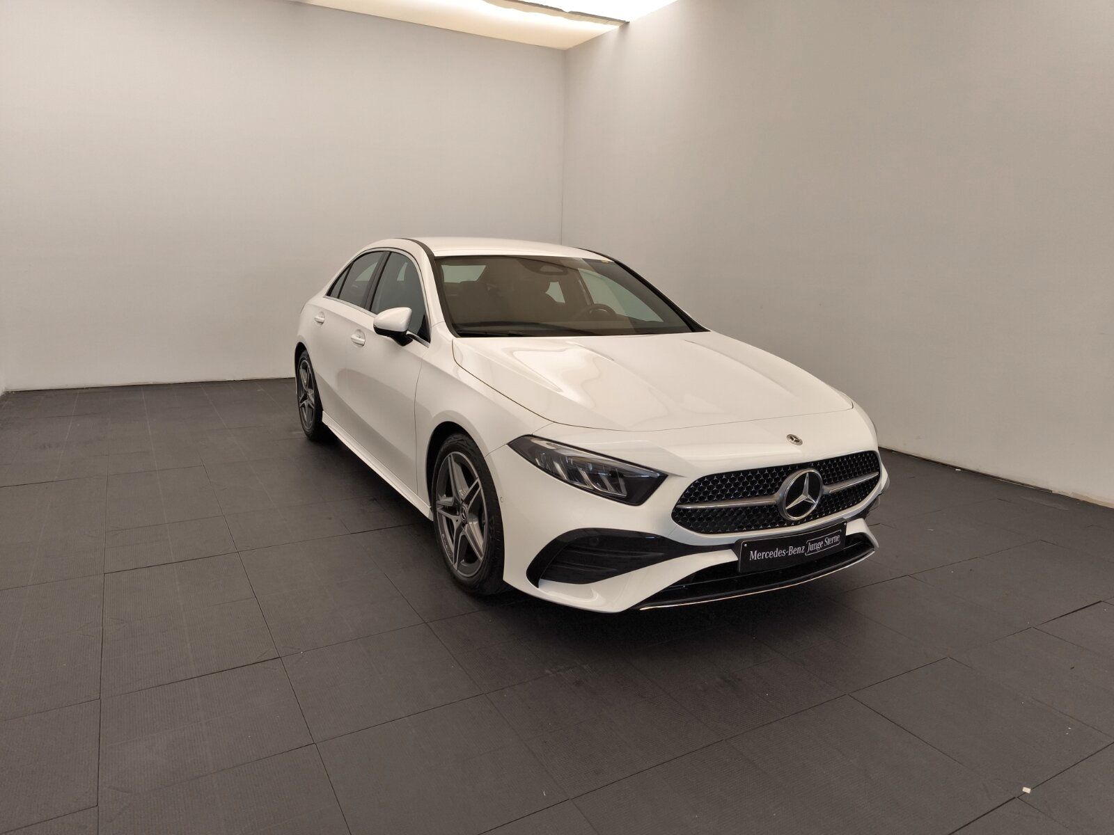 Mercedes-Benz A 180 Limousine AMG Advanced RüCam LED Winterpak foto 3