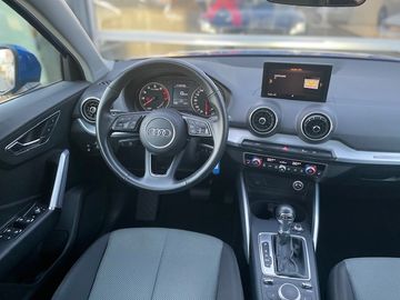 Fahrzeugabbildung Audi Q2 35 TFSI S tronic design LED AHZV PDC
