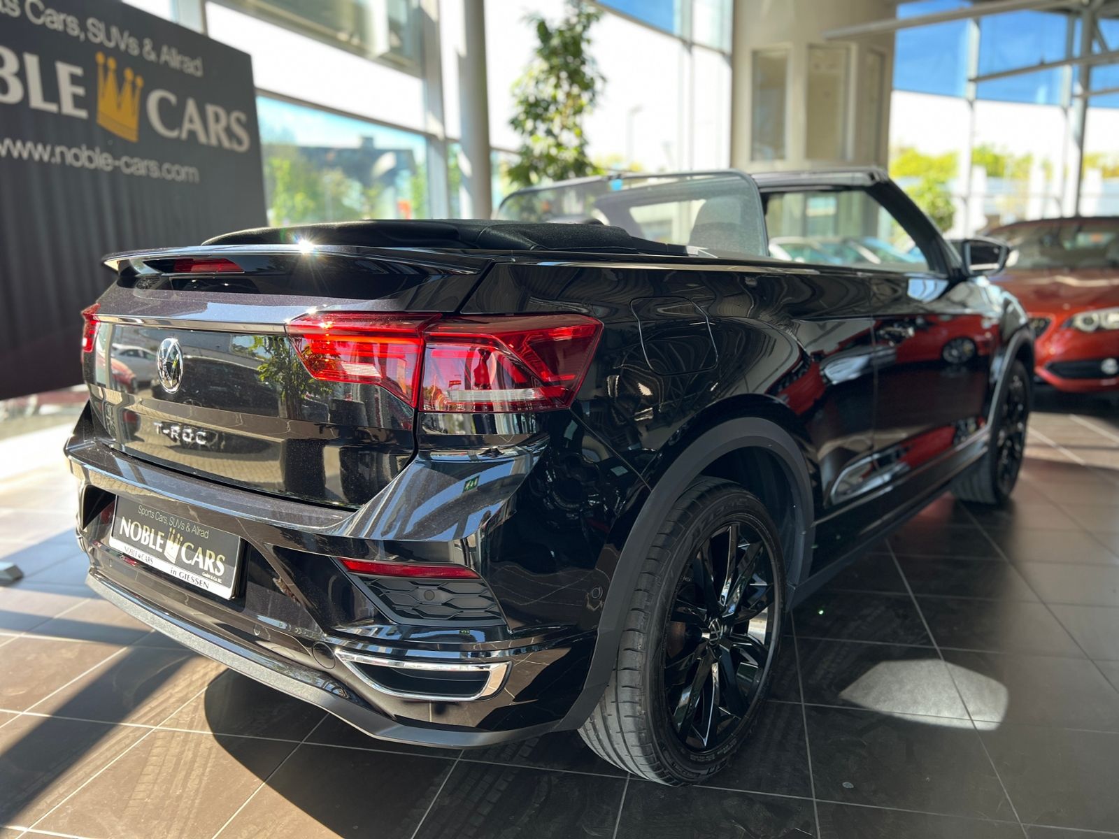 Fahrzeugabbildung Volkswagen T-Roc Cabriolet R Line Black AHK BEATS KEYLESS