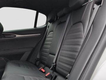 Alfa-Romeo Stelvio - 10