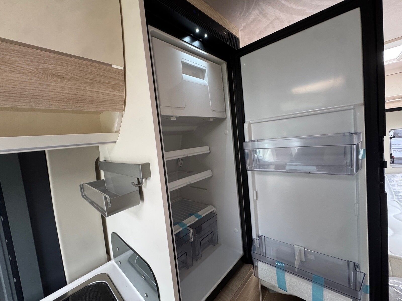 Fahrzeugabbildung Eura Mobil Van V 635 EB 180 PS, Skyroof, Automatik