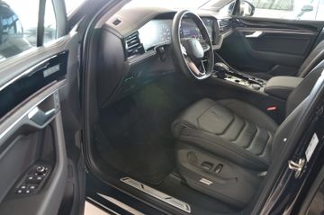 Volkswagen Touareg - 11