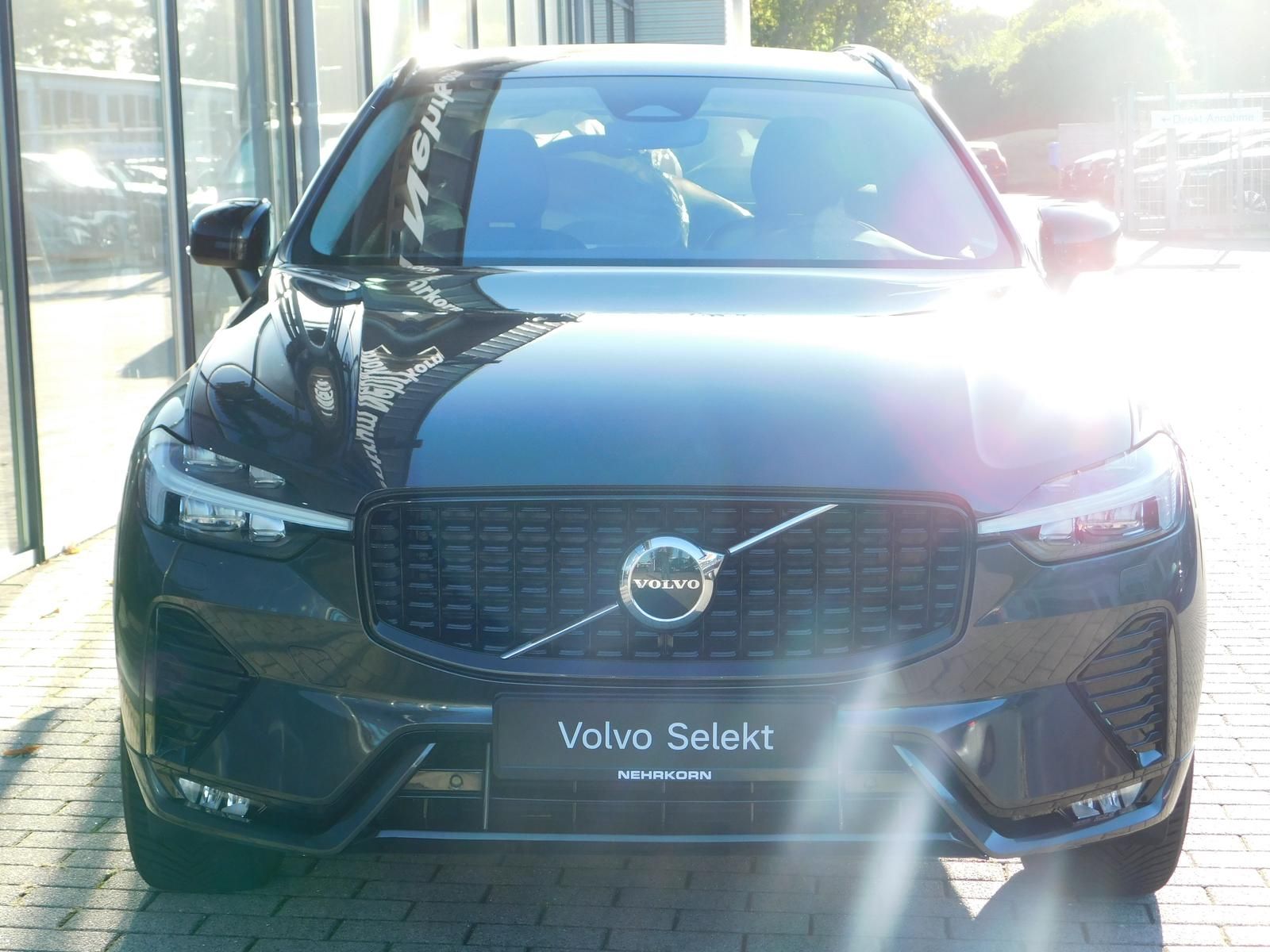 Fahrzeugabbildung Volvo XC60 B4 D AWD Plus Dark