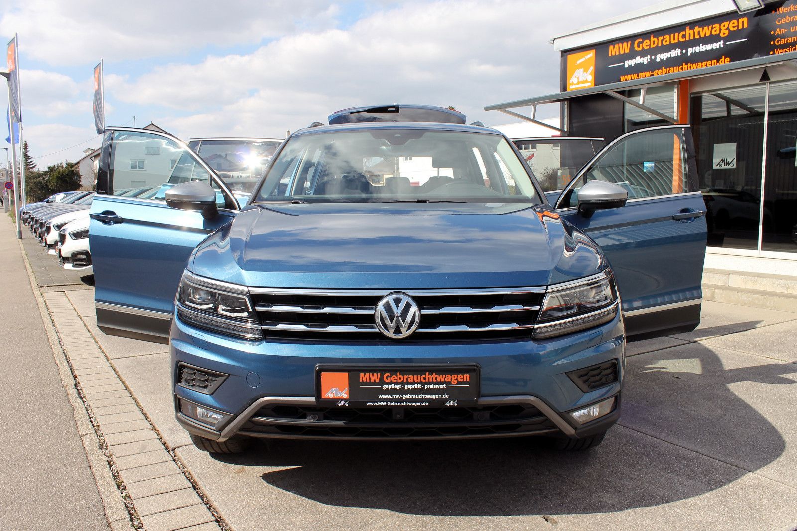 Fahrzeugabbildung Volkswagen Tiguan 2.0 TSI Allspace Highl. 4M. LED ACC 360°