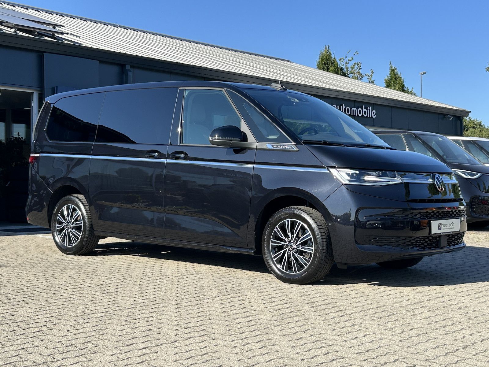 Volkswagen T7 Multivan 2.0 TDI DSG Style lang AHK Kamera foto 3