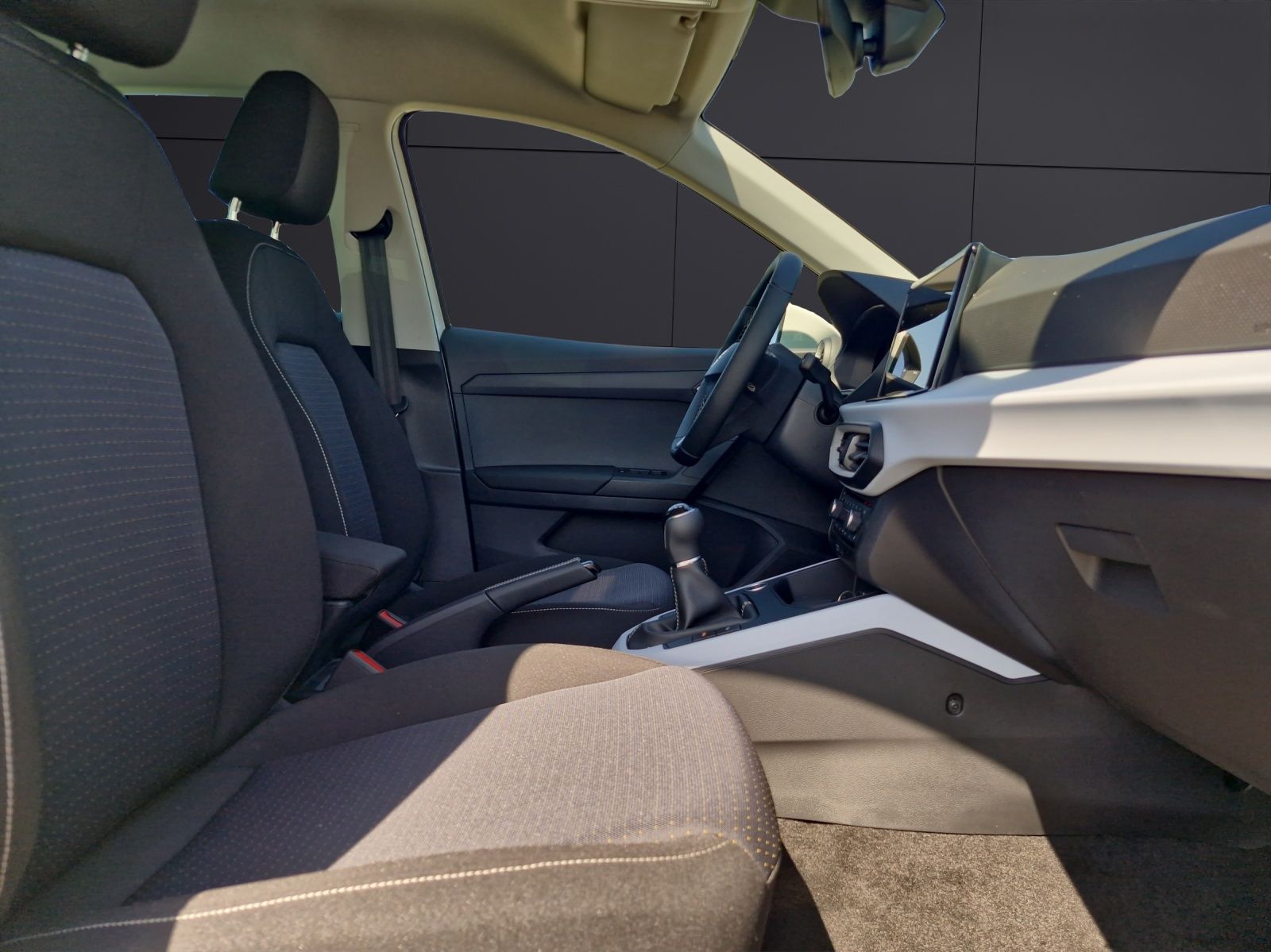 Fahrzeugabbildung SEAT Arona Road Edition 1.0 TSI AHZ LED RFK SH Keyles