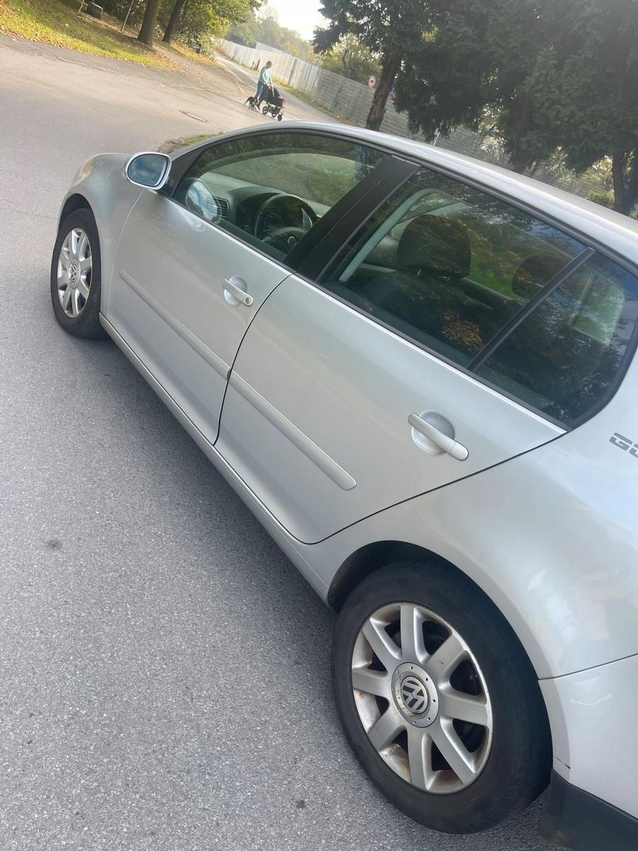 Volkswagen Golf 2008 — вигляд ззаду