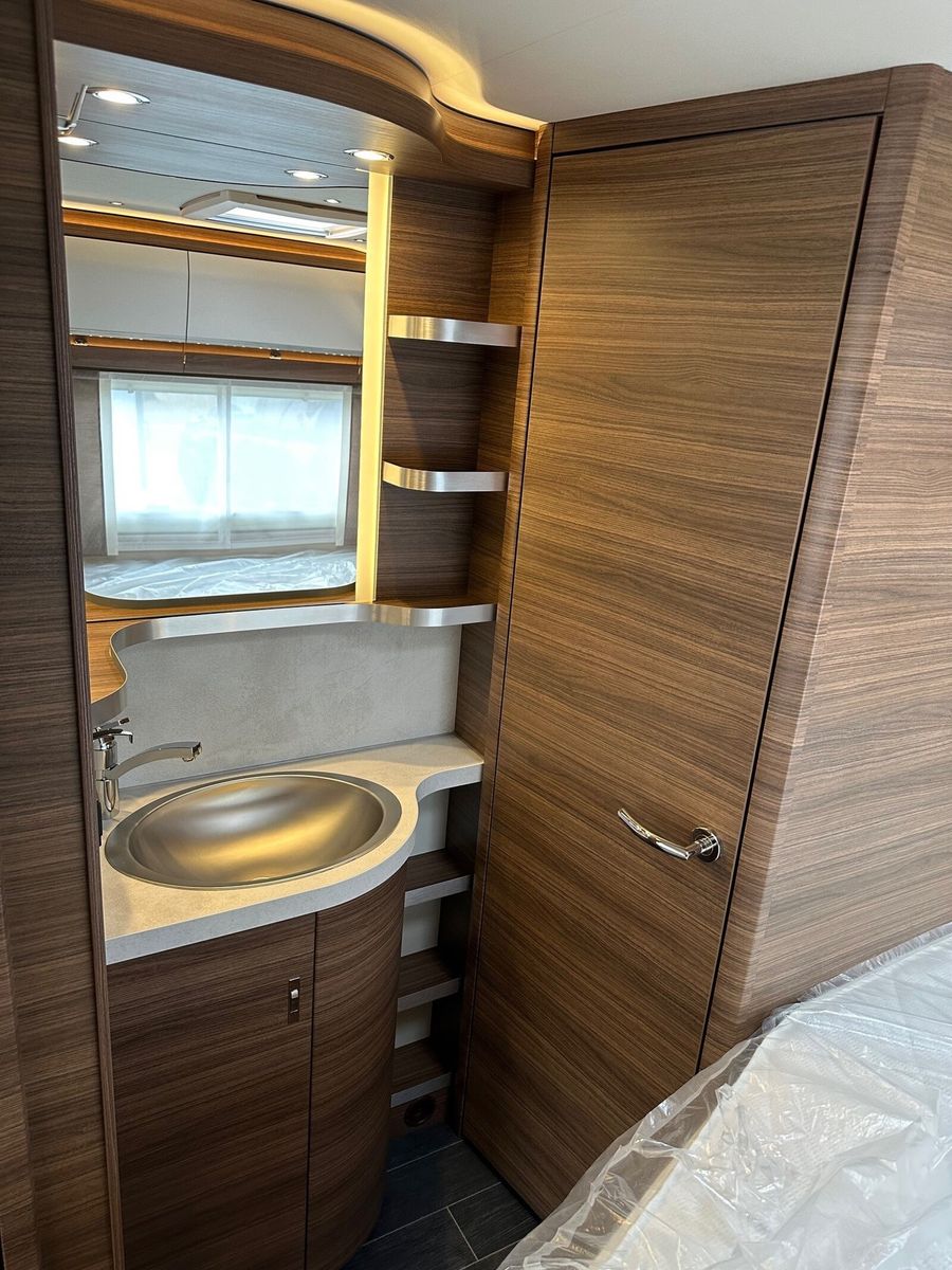 Fahrzeugabbildung Tabbert Puccini 560 TD 2.5 Rahmenfenster Markise