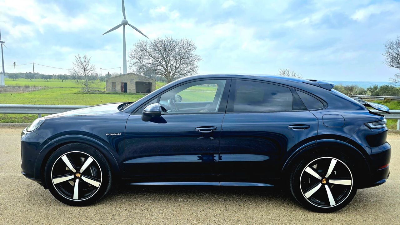 Porsche PORSCHE CAYENNE COUPE FACELIFT 3.0 E-HYBRID 470c imagem 2