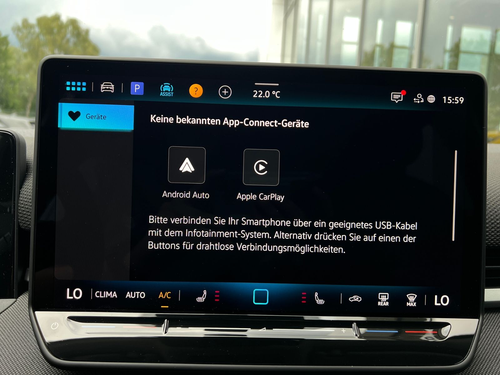 Fahrzeugabbildung Volkswagen T-Roc Life 1.5 eTSI DSG *AHK, Ganzjahresreifen,