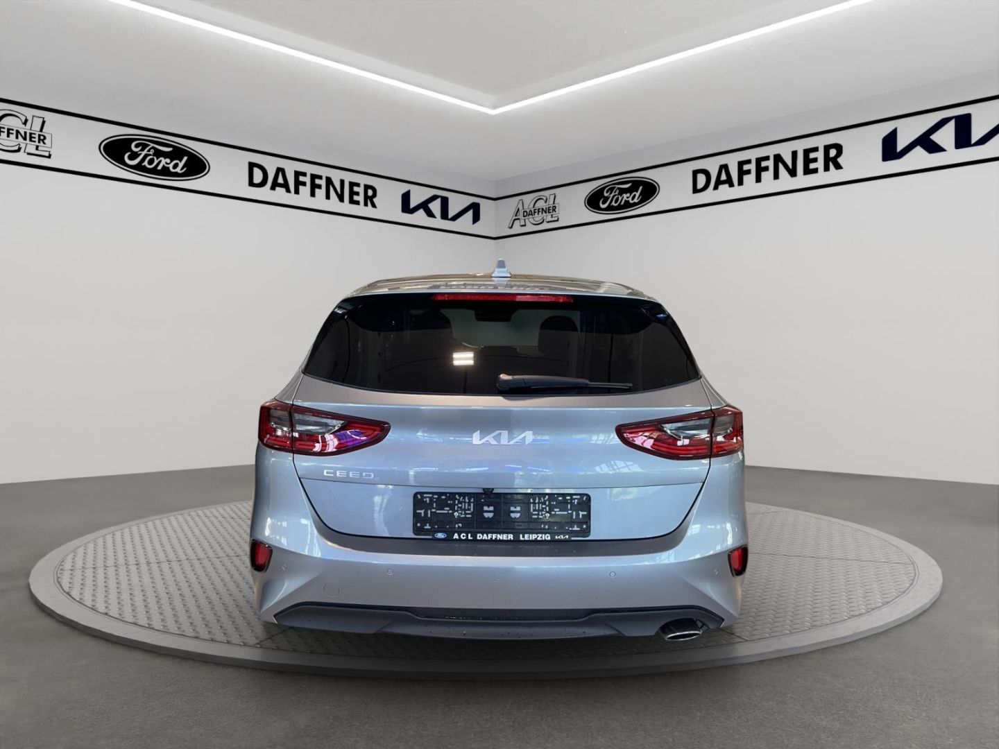 Fahrzeugabbildung Kia Ceed Ultimate SpurhalteASS VerkehrszeichenERK