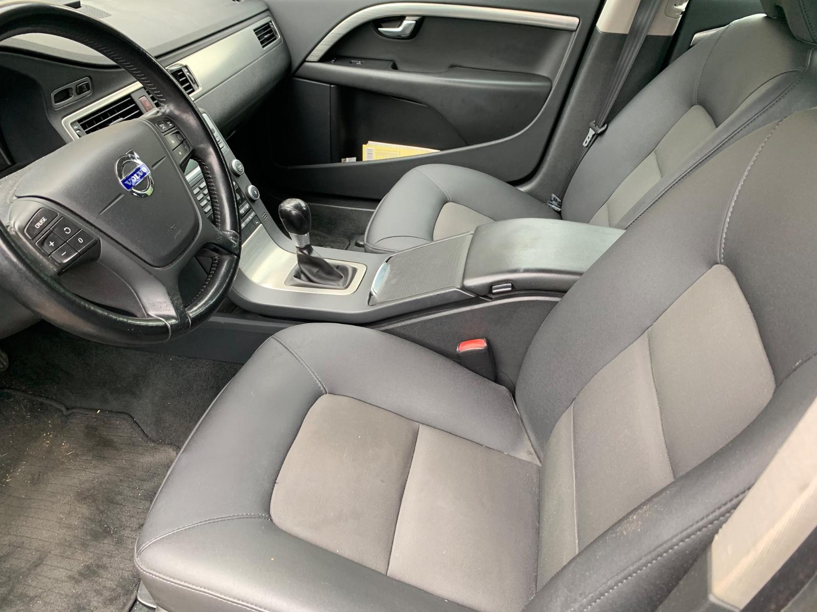 Volvo V70 2010 — photo 5