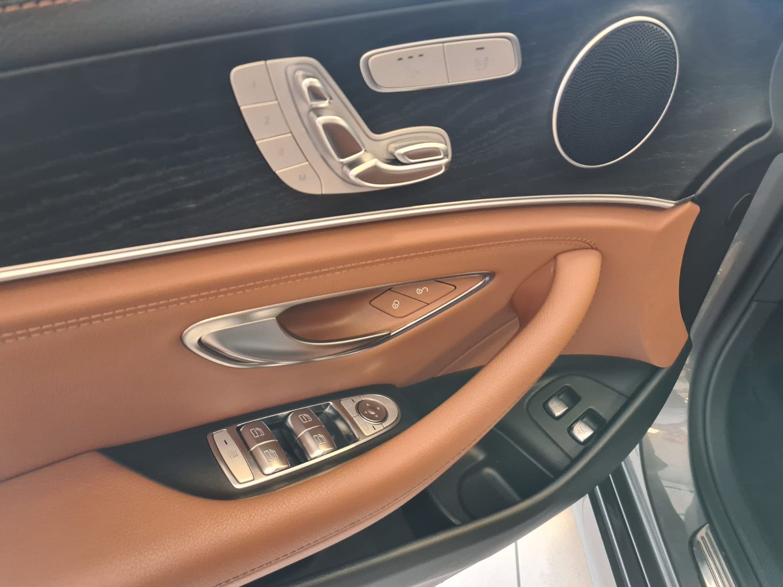 Fahrzeugabbildung Mercedes-Benz E 400 T-Modell 4Matic/ Multibeam / AHK / AMG