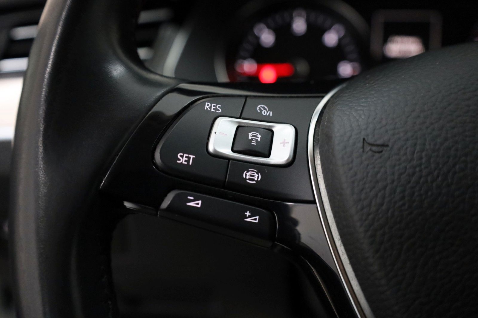 Fahrzeugabbildung Volkswagen Passat Variant Highline 4M,Navi,Kamer,ACC,AHK+WR