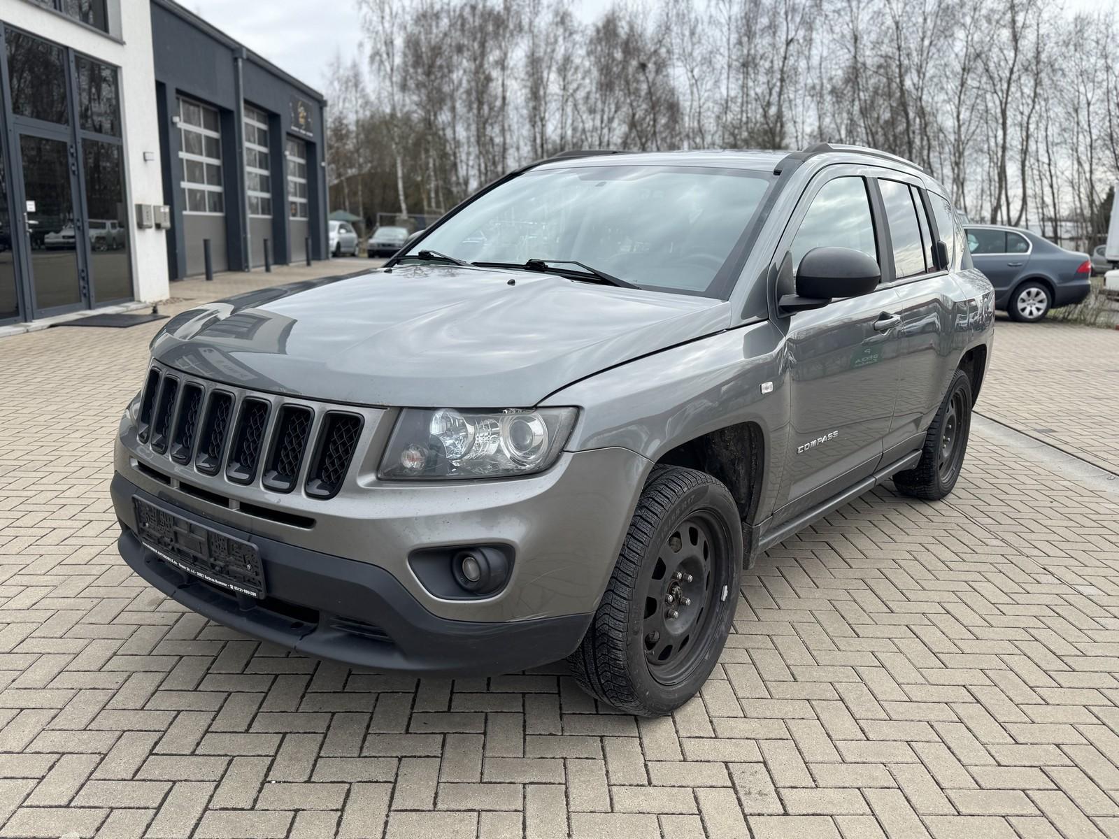 Jeep Compass Limited 4x4~Navi~KLIMAAUT.~ALUS~WINTR.~S