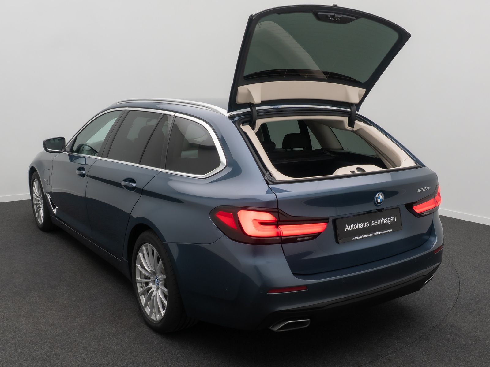 Fahrzeugabbildung BMW 530e Kamera DAB HiFi Sport Leder Komfort Alarm