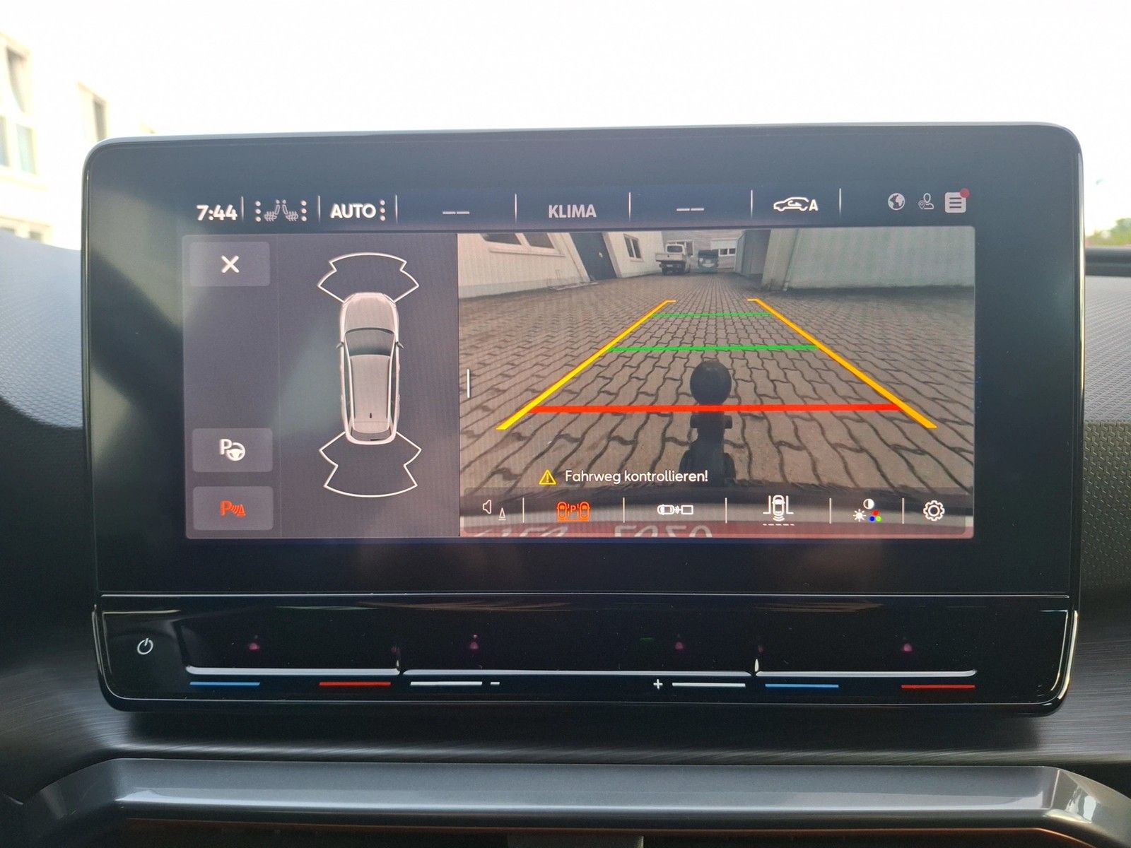 Fahrzeugabbildung CUPRA Leon ST VZ 4Drive DSG LED AHK Navi AID ACC RFK S