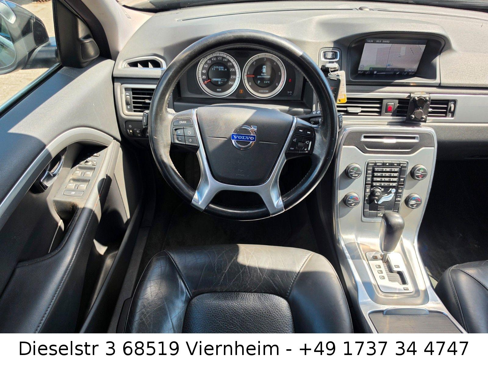 Volvo V70 2012 — photo 9