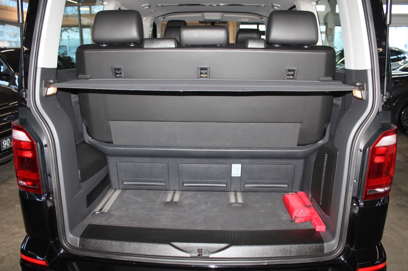 Fahrzeugabbildung Volkswagen T6 Multivan 2.0 TDi DSG Comfortline 7-Sitze AHK
