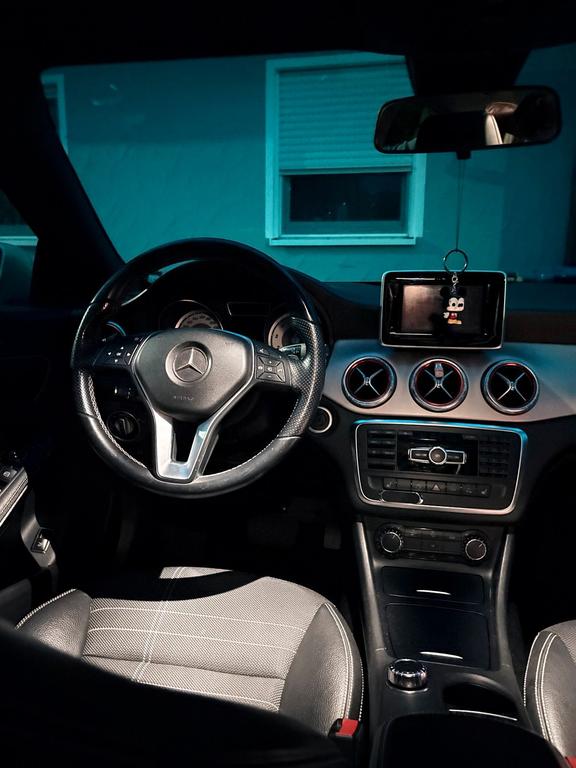 Mercedes-Benz CLA 200